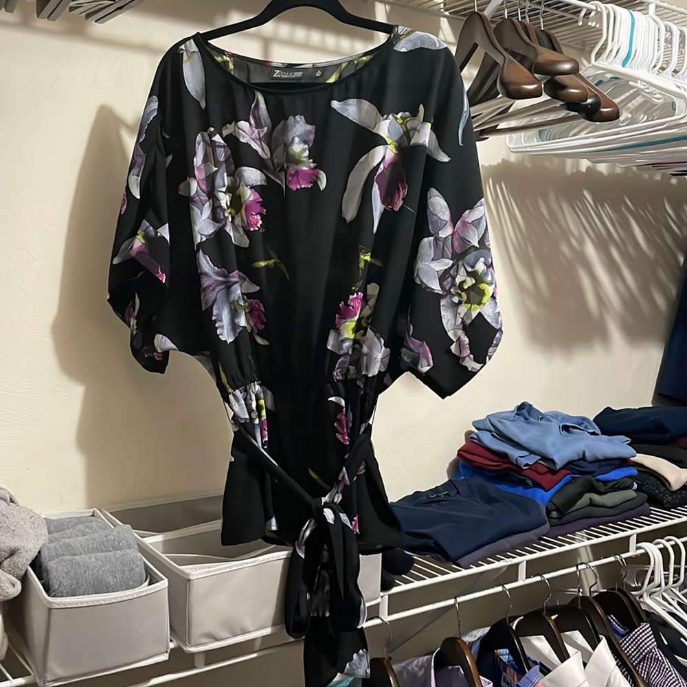 NY&Co floral blouse size XL petite with tie at waist